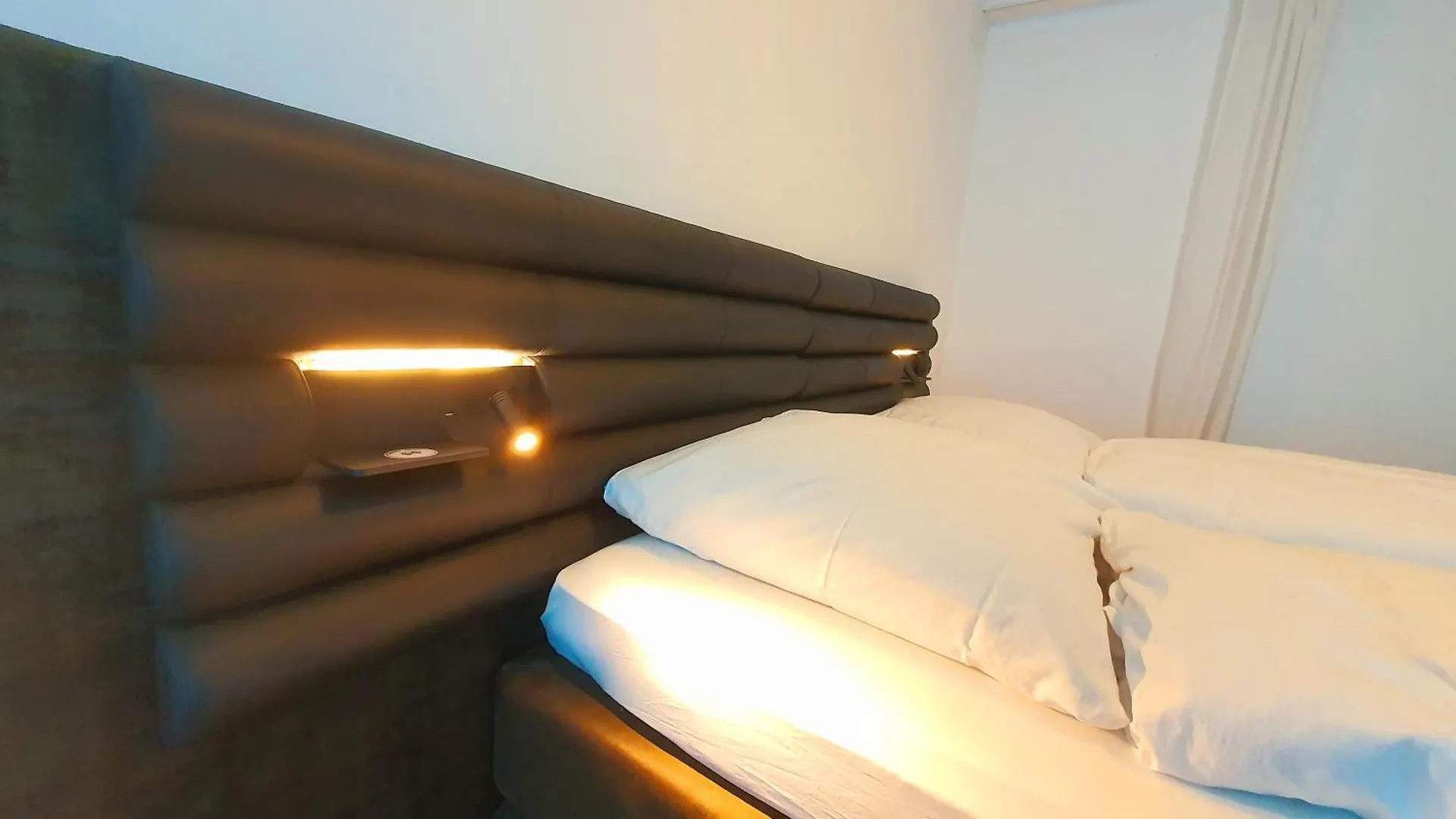 Helles Zimmer Mit Kingsize-Bett City Airport City Airport Mannheim