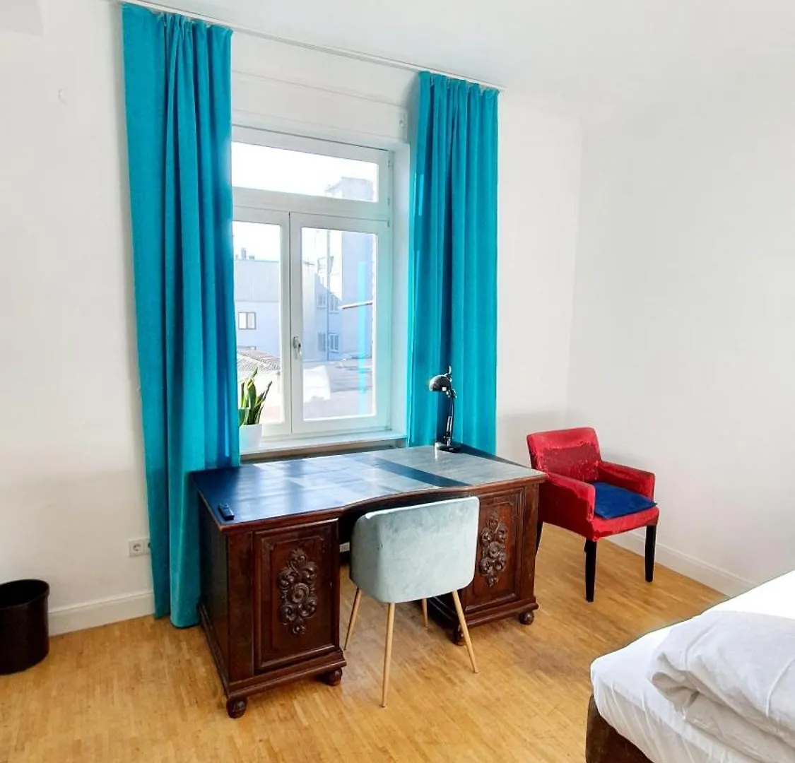 Privatunterkunft Helles Zimmer Mit Kingsize-Bett City Airport City Airport Mannheim